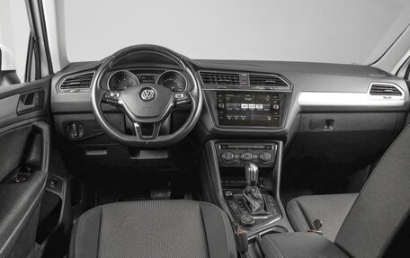 Volkswagen Tiguan II, 2020 год, 3 419 000 рублей, 6 фотография