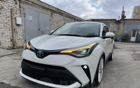 Toyota C-HR I рестайлинг, 2019 год, 2 750 000 рублей, 3 фотография