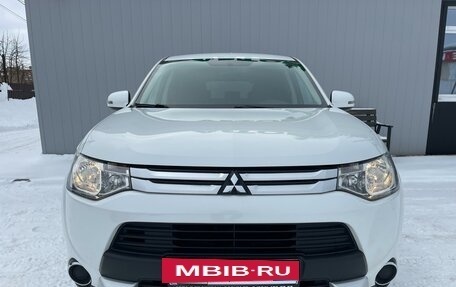 Mitsubishi Outlander III рестайлинг 3, 2014 год, 1 790 000 рублей, 3 фотография