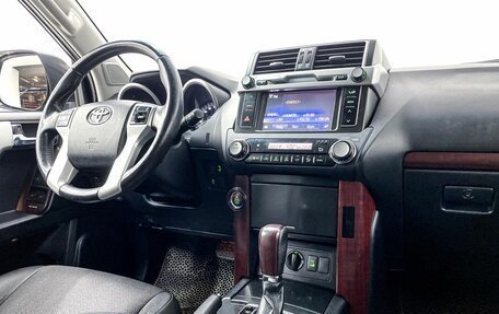 Toyota Land Cruiser Prado 150 рестайлинг 2, 2015 год, 3 680 000 рублей, 27 фотография