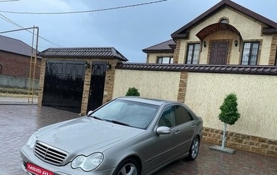 Mercedes-Benz C-Класс, 2004 год, 850 000 рублей, 1 фотография