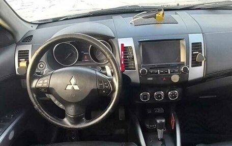 Mitsubishi Outlander III рестайлинг 3, 2010 год, 1 400 000 рублей, 10 фотография