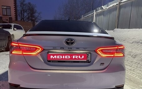 Toyota Camry, 2022 год, 3 600 000 рублей, 10 фотография