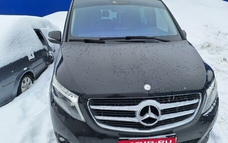 Mercedes-Benz V-Класс, 2015 год, 3 990 000 рублей, 2 фотография