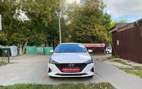 Hyundai Solaris II рестайлинг, 2022 год, 2 100 000 рублей, 3 фотография