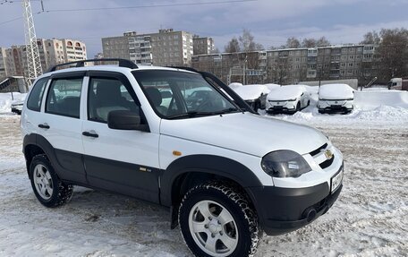 Chevrolet Niva I рестайлинг, 2018 год, 900 000 рублей, 2 фотография