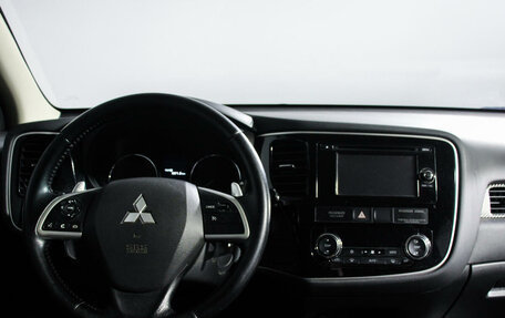 Mitsubishi Outlander III рестайлинг 3, 2013 год, 1 680 000 рублей, 12 фотография