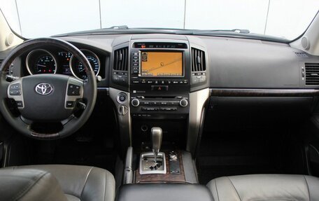 Toyota Land Cruiser 200, 2010 год, 2 990 000 рублей, 23 фотография