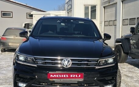 Volkswagen Tiguan II, 2018 год, 2 430 000 рублей, 2 фотография