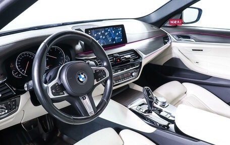 BMW 5 серия, 2018 год, 4 350 000 рублей, 15 фотография