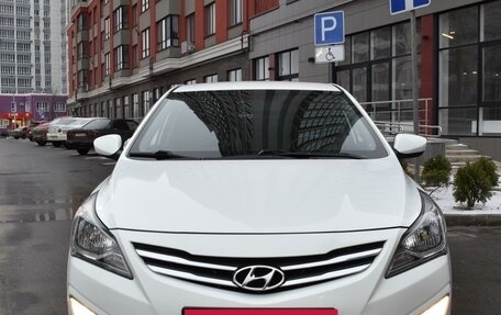 Hyundai Solaris II рестайлинг, 2015 год, 1 140 000 рублей, 2 фотография