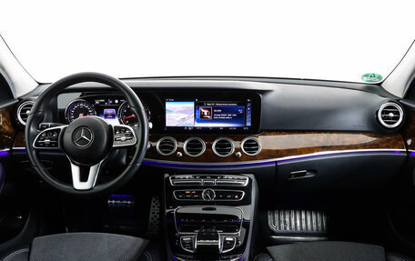 Mercedes-Benz E-Класс, 2019 год, 4 450 000 рублей, 12 фотография