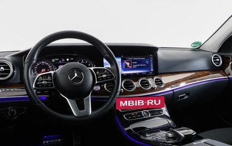 Mercedes-Benz E-Класс, 2019 год, 4 450 000 рублей, 13 фотография