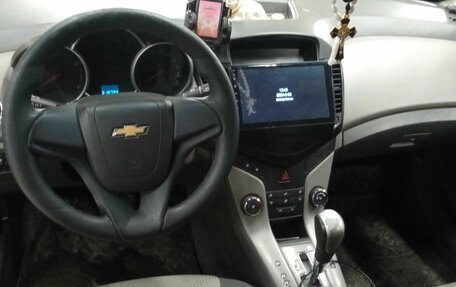 Chevrolet Cruze II, 2010 год, 640 000 рублей, 3 фотография