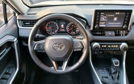 Toyota RAV4, 2021 год, 3 799 000 рублей, 16 фотография