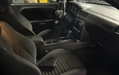 Dodge Challenger III рестайлинг 2, 2012 год, 2 350 000 рублей, 9 фотография