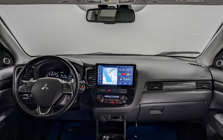 Mitsubishi Outlander III рестайлинг 3, 2015 год, 1 950 000 рублей, 4 фотография