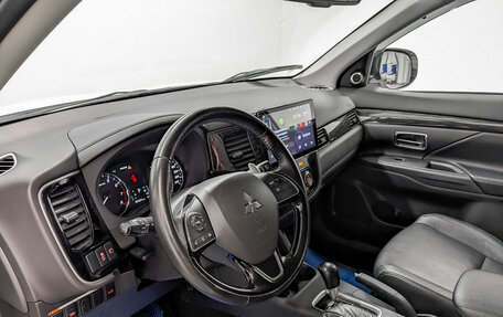 Mitsubishi Outlander III рестайлинг 3, 2015 год, 1 950 000 рублей, 5 фотография