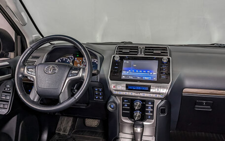 Toyota Land Cruiser Prado 150 рестайлинг 2, 2018 год, 5 950 000 рублей, 16 фотография