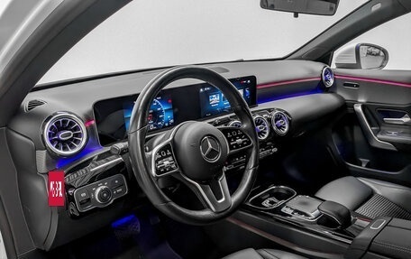 Mercedes-Benz A-Класс, 2018 год, 3 150 000 рублей, 9 фотография