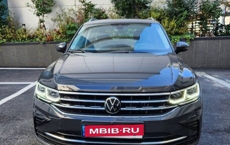 Volkswagen Tiguan II, 2021 год, 2 986 000 рублей, 4 фотография