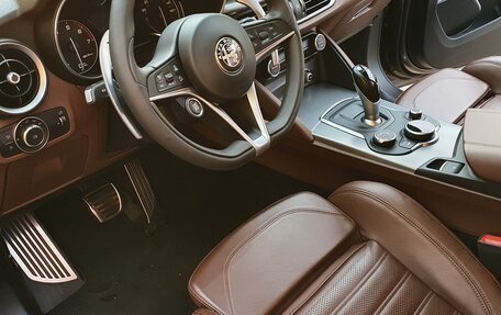 Alfa Romeo Stelvio, 2017 год, 3 350 000 рублей, 10 фотография