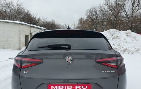 Alfa Romeo Stelvio, 2017 год, 3 350 000 рублей, 8 фотография