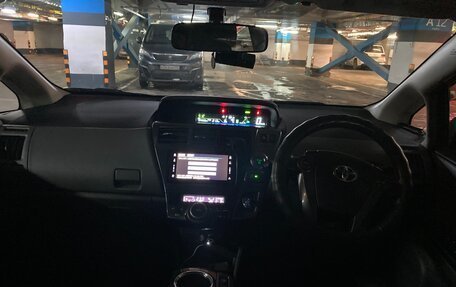 Toyota Prius Alpha I (ZVW40/41), 2014 год, 1 600 000 рублей, 7 фотография