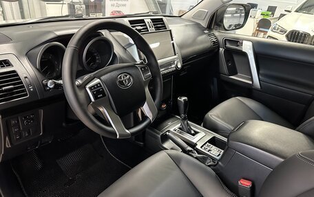 Toyota Land Cruiser Prado 150 рестайлинг 2, 2014 год, 3 749 000 рублей, 19 фотография