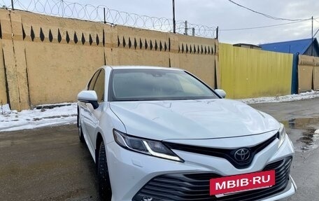 Toyota Camry, 2021 год, 3 240 000 рублей, 2 фотография