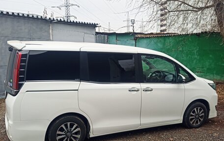 Toyota Esquire I, 2019 год, 3 400 000 рублей, 2 фотография