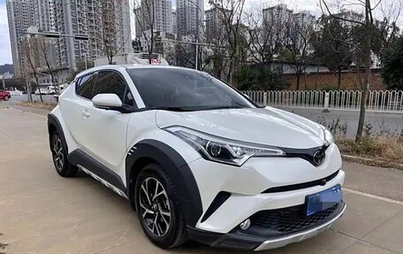 Toyota C-HR I рестайлинг, 2021 год, 1 796 000 рублей, 5 фотография