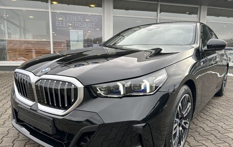 BMW 5 серия, 2024 год, 6 550 000 рублей, 3 фотография