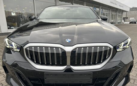 BMW 5 серия, 2024 год, 6 550 000 рублей, 2 фотография