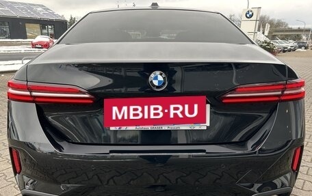 BMW 5 серия, 2024 год, 6 550 000 рублей, 6 фотография