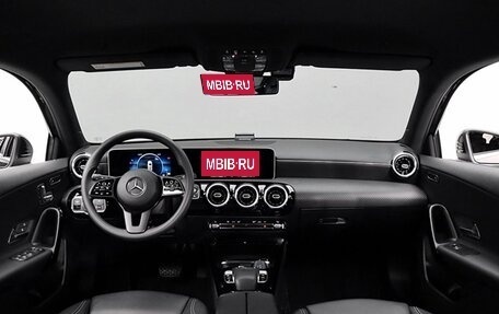 Mercedes-Benz A-Класс, 2019 год, 2 450 000 рублей, 7 фотография