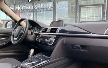 BMW 3 серия, 2017 год, 1 890 000 рублей, 10 фотография
