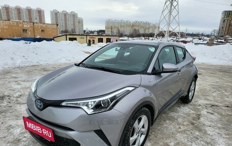 Toyota C-HR I рестайлинг, 2018 год, 2 600 000 рублей, 5 фотография