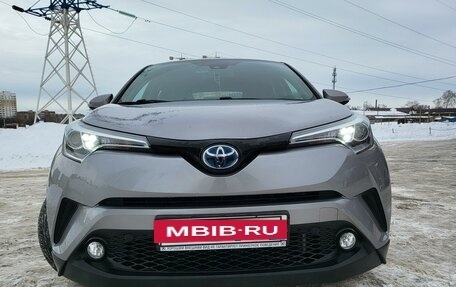 Toyota C-HR I рестайлинг, 2018 год, 2 600 000 рублей, 8 фотография