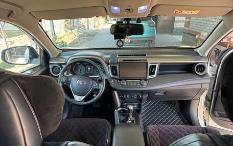Toyota RAV4, 2018 год, 2 700 000 рублей, 14 фотография
