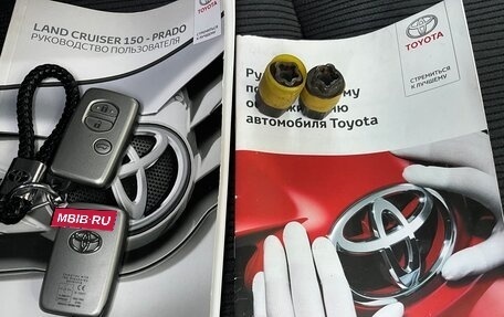 Toyota Land Cruiser Prado 150 рестайлинг 2, 2016 год, 4 000 000 рублей, 26 фотография
