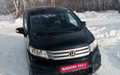 Honda Freed I, 2013 год, 1 350 000 рублей, 24 фотография