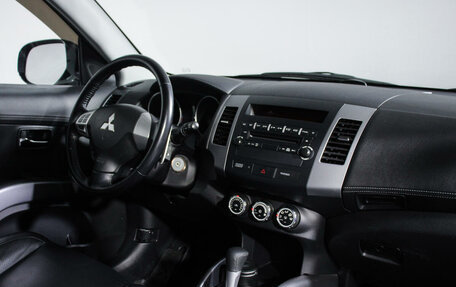 Mitsubishi Outlander III рестайлинг 3, 2010 год, 1 690 000 рублей, 9 фотография
