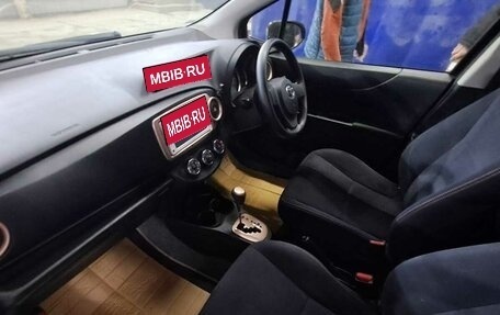 Toyota Vitz, 2013 год, 860 000 рублей, 2 фотография