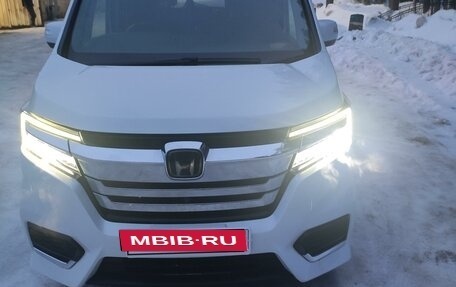Honda Stepwgn IV, 2017 год, 2 730 000 рублей, 2 фотография