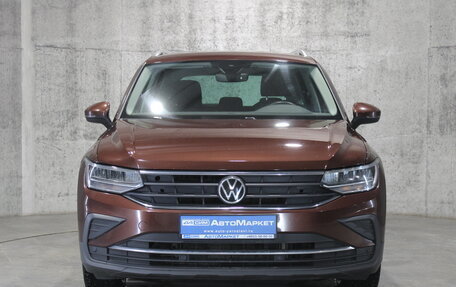 Volkswagen Tiguan II, 2021 год, 2 815 000 рублей, 2 фотография