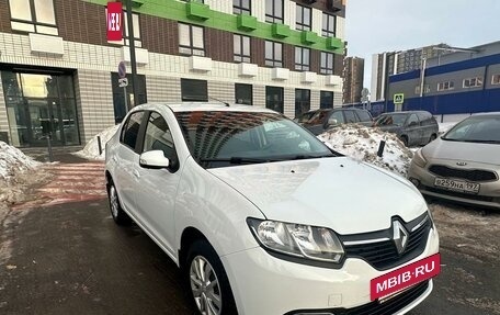 Renault Logan II, 2017 год, 900 000 рублей, 7 фотография
