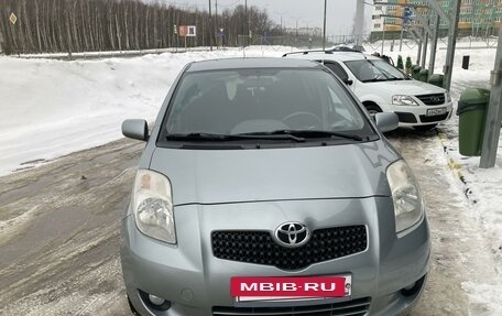 Toyota Yaris III рестайлинг, 2008 год, 650 000 рублей, 2 фотография