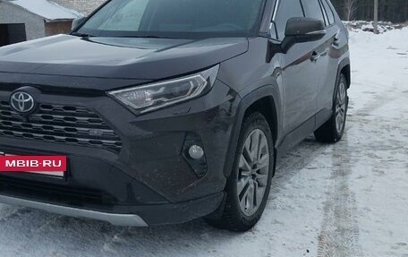Toyota RAV4, 2020 год, 4 300 000 рублей, 3 фотография