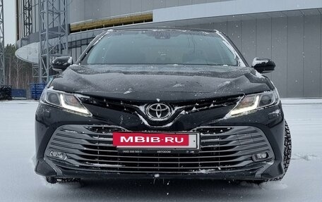 Toyota Camry, 2018 год, 3 370 000 рублей, 6 фотография